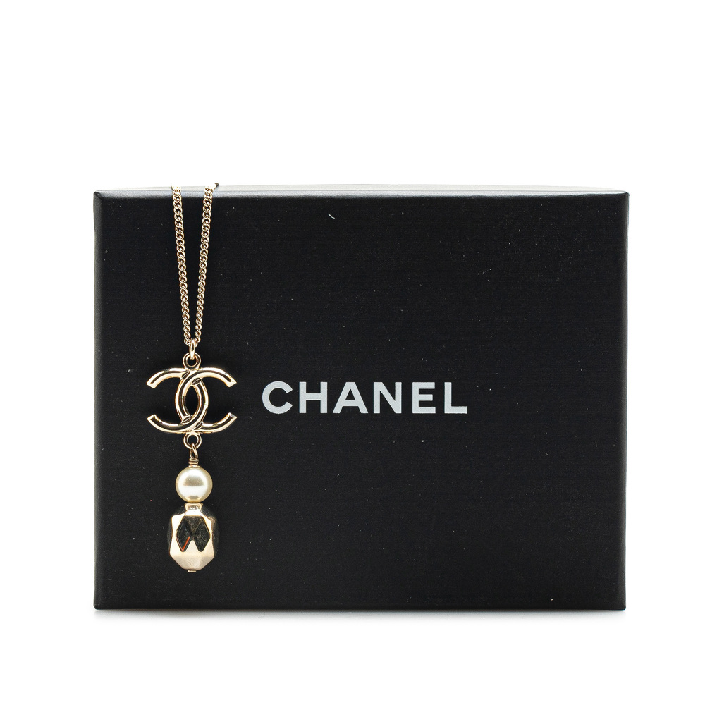 Pre-Loved Chanel Gold Plated CC Faux Pearl Pendant Necklace - Picture 5 of 5